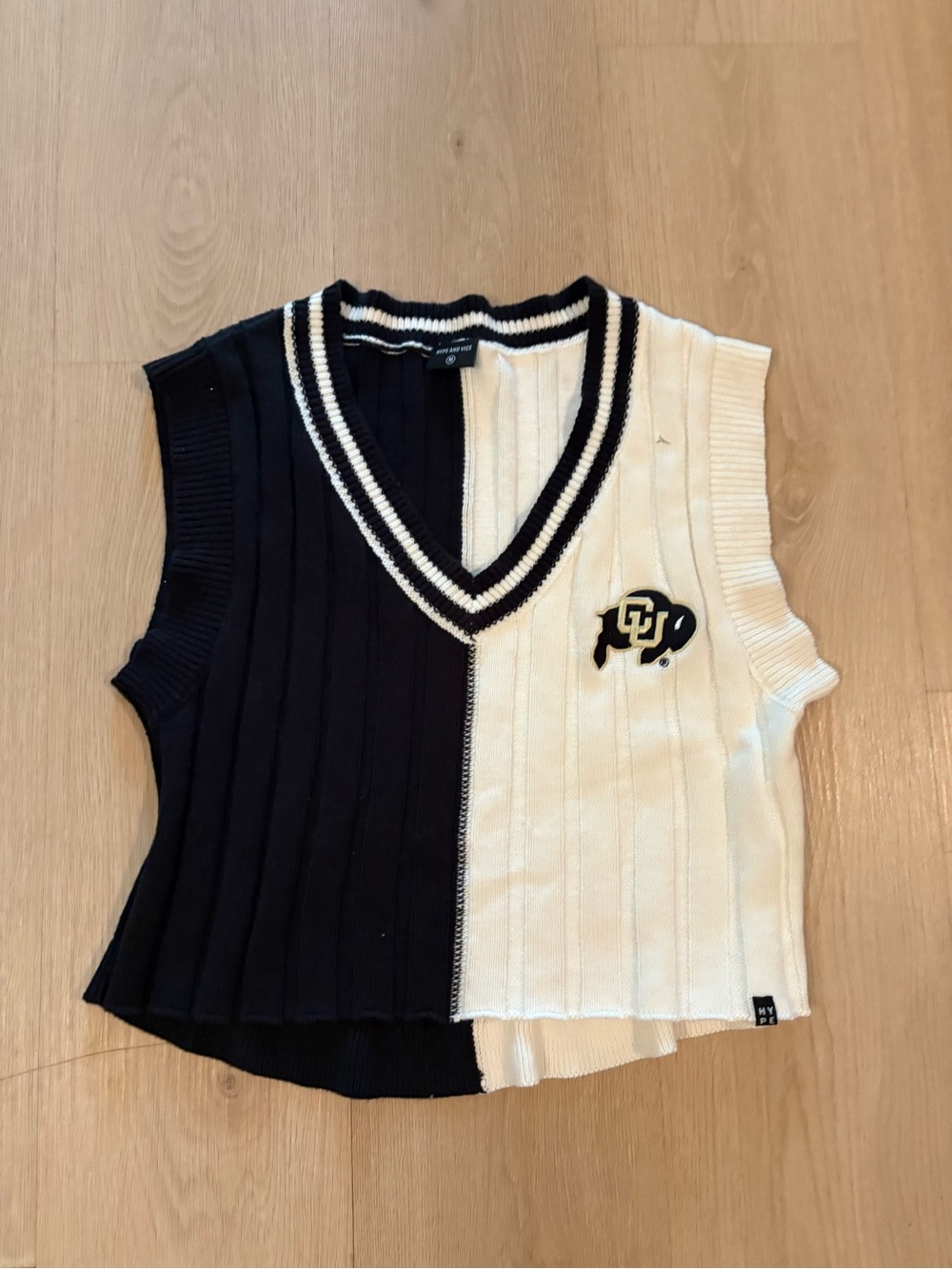 CU Buffaloes Two-Tone V-Neck Sweater Vest - Black & Cream